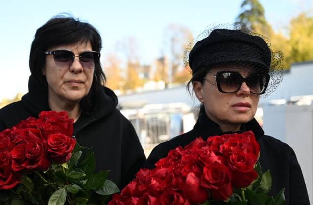 Russia Music Critic Sosedov Death 9254386 30.09.2026 Singer Natasha Korolyova arrives to attend a farewell ceremony for Russian journalist and music critic Sergey Sosedov, who died at the age of 58 in an accident, at Troyekurovskoye Cemetery in Moscow, Russia. Sosedov died on September 23 from cerebral edema after falling down a staircase in Neryungri, Republic of Sakha, where he had travelled to chair the jury of the Pearl of the Far East fashion and beauty contest. Ekaterina Chesnokova Sputnik Moscow Russia  Copyright: xEkaterinaxChesnokovax