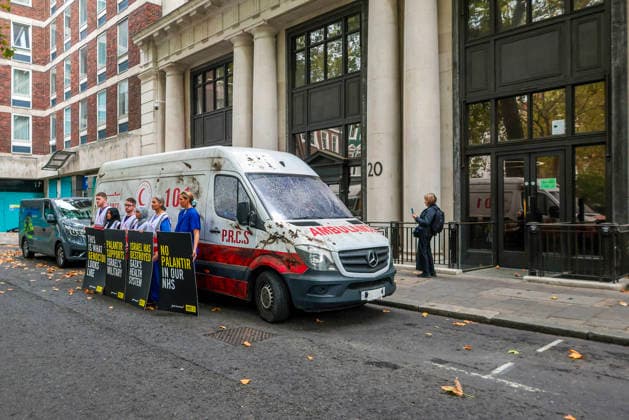 . 30 09 2026. London, United Kingdom. Amnesty International UK¯ Protest Palantir. A life-size Palestinian ambulance, riddled with bullet holes and partially blown apart, on the doorstep of Palantir s London headquarters, as campaigners call on the Government not to extend its NHS England contract with the controversial US technology company.  xMartynxWheatleyx xi-Imagesx IIM-27032-0013