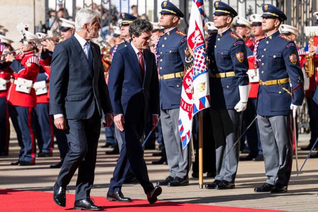 Czech President Petr Pavel, left, and Romanian President Nicusor Dan, right, during the welcoming ceremony at the Prague Castle, in Prague, Czech Republic, on September 30, 2026. (CTKxPhoto MichalxKamaryt) CTKPhotoP2026093003621  CTKPhotoP2026093003621