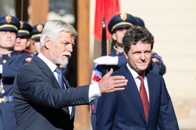 Czech President Petr Pavel, left, and Romanian President Nicusor Dan, right, during the welcoming ceremony at the Prague Castle, in Prague, Czech Republic, on September 30, 2026. (CTKxPhoto MichalxKamaryt) CTKPhotoP2026093003623  CTKPhotoP2026093003623