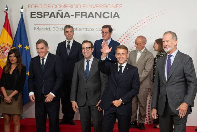 Felipe VI and Macron Speak at the France-Spain Trade and Investment Forum: King Felipe VI (front row, right), President of the French Republic Emmanuel Macron (front row, second from right), and First Vice President and Minister of Economy, Trade, and Business, Carlos Cuerpo (front row, center), during the Spain-France Trade and Investment Forum at the Ministry of Economy, Trade, and Business on September 30, 2026, in Madrid, Spain. The Forum, organized on the occasion of the President of the French Republic’s visit to Spain, is a business meeting dedicated to identifying opportunities for collaboration and strengthening partnerships in priority sectors for both countries. September 30, 2026. Fernando Sá, Madrid, Madrid, Spain Copyright: xFernandoxSanchezx 7809898