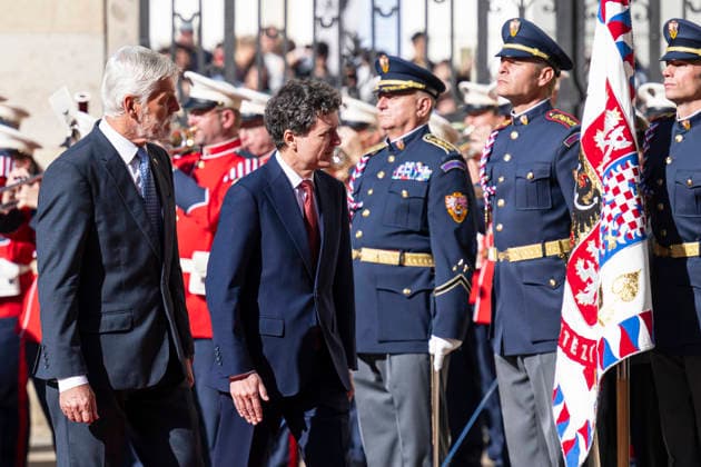 Czech President Petr Pavel, left, and Romanian President Nicusor Dan, right, during the welcoming ceremony at the Prague Castle, in Prague, Czech Republic, on September 30, 2026. (CTKxPhoto MichalxKamaryt) CTKPhotoP2026093003624  CTKPhotoP2026093003624