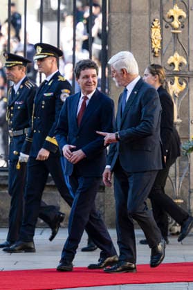 Czech President Petr Pavel, right, and Romanian President Nicusor Dan, left, during the welcoming ceremony at the Prague Castle, in Prague, Czech Republic, on September 30, 2026. (CTKxPhoto MichalxKamaryt) CTKPhotoP2026093003746  CTKPhotoP2026093003746