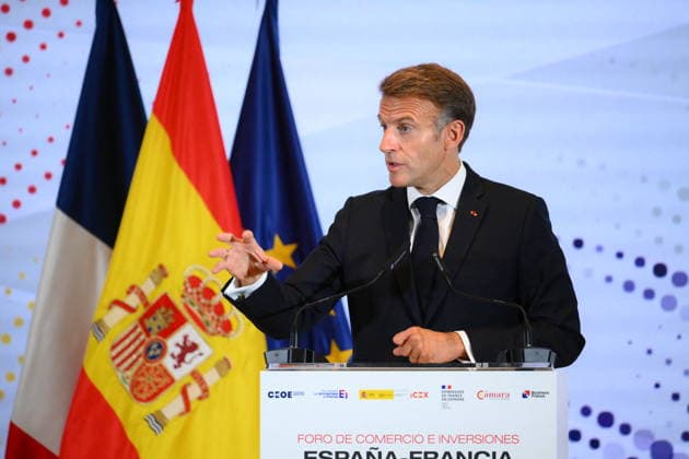State Visit to Spain of French Presidential Couple - Economic Forum French President Emmanuel Macron during an Economic Forum at Spanish Economy Ministry in Madrid, Spain on September 30 2026. French Presidential couple pays a two-day state visit to Spain. Photo by Eliot Blondet ABACAPRESS.COM Paris France  Copyright: xBlondetxEliot ABACAx