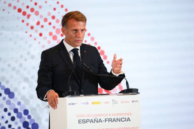 State Visit to Spain of French Presidential Couple - Economic Forum French President Emmanuel Macron during an Economic Forum at Spanish Economy Ministry in Madrid, Spain on September 30 2026. French Presidential couple pays a two-day state visit to Spain. Photo by Eliot Blondet ABACAPRESS.COM Paris France  Copyright: xBlondetxEliot ABACAx