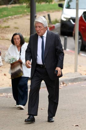 Family and friends bid farewell to filmmaker Gonzalo Suárez Enrique Cerezo upon his arrival at the funeral home to say his final goodbyes to filmmaker Gonzalo Suárez, on September 30, 2026, in Madrid, Spain CELEBRITIES FUNERAL HOME DEATH FILMMAKER Ángel Díaz Brin Madrid Madrid, Spain  Copyright: xÃngelxDiazxBrinasx 7809968