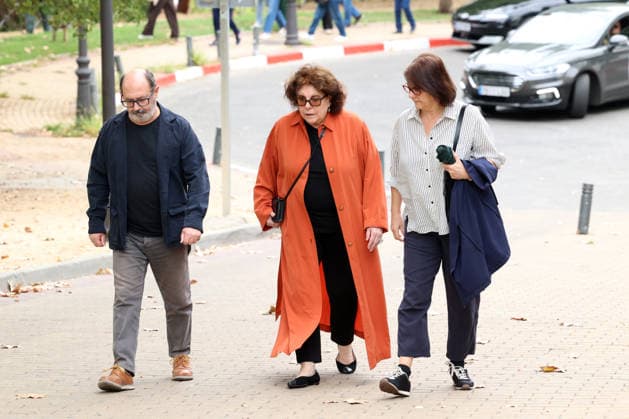 Family and friends bid farewell to filmmaker Gonzalo Suárez Actress Charo López arrives at the funeral home to say her final goodbye to filmmaker Gonzalo Suárez on September 30, 2026, in Madrid, Spain CELEBRITIES FUNERAL HOME DEATH FILMMAKER Ángel Díaz Brin Madrid Madrid, Spain  Copyright: xÃngelxDiazxBrinasx 7809973