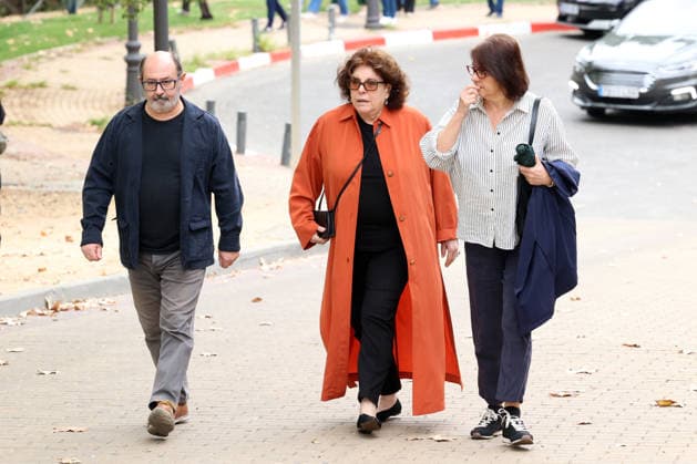 Family and friends bid farewell to filmmaker Gonzalo Suárez Actress Charo López arrives at the funeral home to say her final goodbye to filmmaker Gonzalo Suárez on September 30, 2026, in Madrid, Spain CELEBRITIES FUNERAL HOME DEATH FILMMAKER Ángel Díaz Brin Madrid Madrid, Spain  Copyright: xÃngelxDiazxBrinasx 7809974
