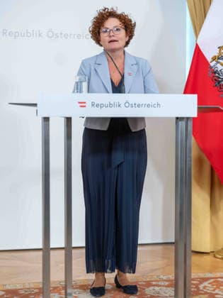September 30, 2026, Press Reception Following the Cabinet Meeting 002 *Zehetner* on September 30, 2026, at the press reception following the Federal Government’s Cabinet meeting at the Federal Chancellery in Vienna, Vienna, Austria