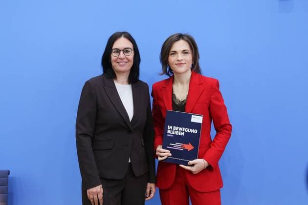 Berlin, Germany, September 30, 2026 Federal Press Conference Report by Marion Reiser, Federal Government Commissioner for Eastern Germany, Institute for Political Science and Center for Research on Right-Wing Extremism, Democracy Education, and Social Integration (KomRex), Friedrich Schiller University of Jena, and Minister of State Elisa Copyright: xdtsxNachrichtenagenturx dts_136838