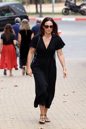 Family and friends bid farewell to filmmaker Gonzalo Suárez. Actress Aitana Sánchez Gijón arrives at the funeral home to say her final goodbyes to filmmaker Gonzalo Suárez, on September 30, 2026, in Madrid, Spain CELEBRITIES FUNERAL HOME DEATH FILMMAKER Ángel Díaz Brin Madrid Madrid Spain  Copyright: xÃngelxDiazxBrinasx 7810002