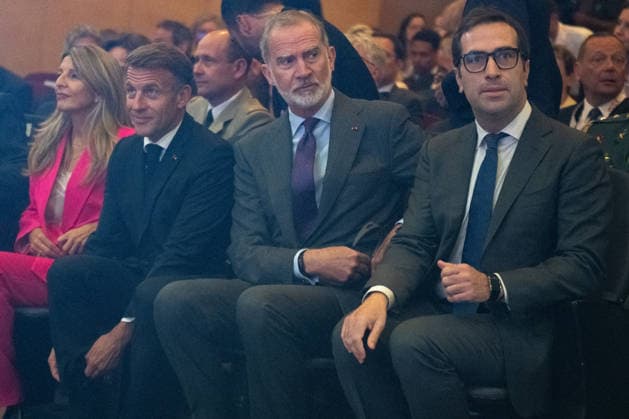 Felipe VI and Macron Speak at the France-Spain Trade and Investment Forum King Felipe VI (2d), the President of the French Republic, Emmanuel Macron (2i), First Vice President and Minister of Economy, Trade, and Business, Carlos Cuerpo (d), Second Vice President of the Government and Minister of Labor, Yolanda Díaz (i), during the Spain-France Trade and Investment Forum at the Ministry of Economy, Trade, and Business on September 30, 2026, in Madrid, Spain. The Forum, organized on the occasion of the President of the French Republic’s visit to Spain, is a business event dedicated to identifying opportunities for collaboration and strengthening partnerships in priority sectors for both countries. SEPTEMBER 30, 2026 Fernando Sá Madrid, Spain Copyright: xFernandoxSanchezx 7810032