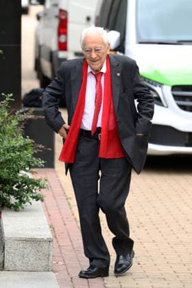 Family and friends bid farewell to filmmaker Gonzalo Suárez. Father Ángel arrives at the funeral home to say his final goodbye to filmmaker Gonzalo Suárez on September 30, 2026, in Madrid, Spain CELEBRITIES FUNERAL HOME DEATH FILMMAKER Ángel Díaz Brin Madrid Madrid Spain  Copyright: xÃngelxDiazxBrinasx 7810040