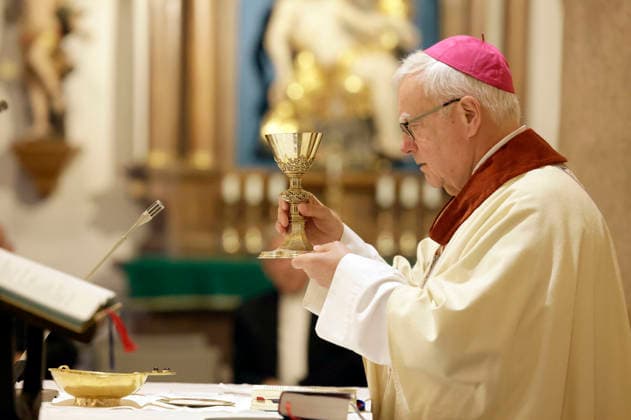 Heiner Koch at the worship service on the third day of the fall plenary assembly of the German Bishops Conference at St. Michael s Church in Fulda, September 30, 2026 Foto:xP.xBackx xFuturexImagex bischofskonferenz_6718