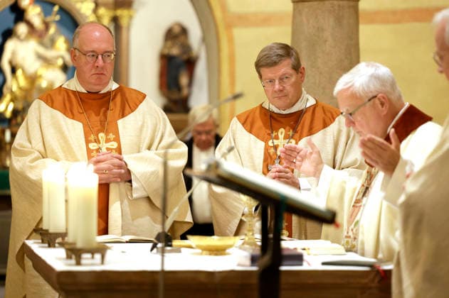 Christian Würtz, Stephan Burger, and Heiner Koch at the church service on the third day of the German Bishops Conference s Fall Plenary Assembly at St. Michael s Church in Fulda, September 30, 2026 Foto:xP.xBackx xFuturexImagex bischofskonferenz_6719