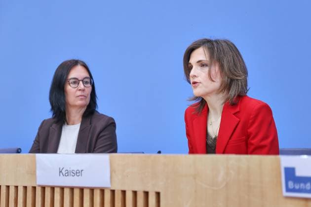 Berlin, Germany, September 30, 2026 Federal Press Conference Report by Marion Reiser, Federal Government Commissioner for Eastern Germany, Institute for Political Science and Center for Research on Right-Wing Extremism, Democracy Education, and Social Integration (KomRex), Friedrich Schiller University of Jena, and Minister of State Elisa Copyright: xdtsxNachrichtenagenturx dts_136845