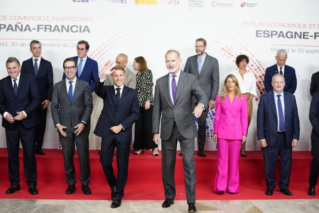 30-09-2026 Forum President Emmanuel Macron and King Felipe VI during a family photo at an economic investment forum in Madrid. No Spain Â  Copyright: xPPEx