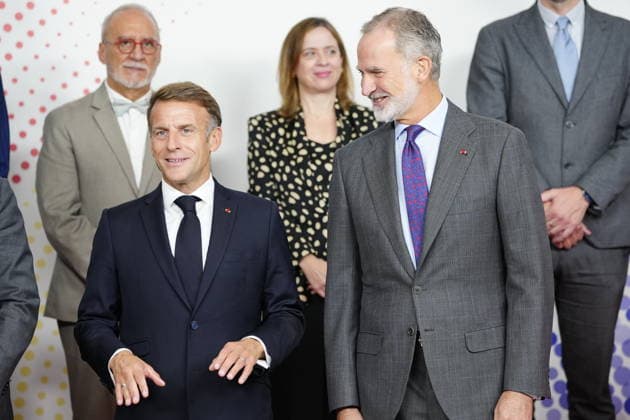 30-09-2026 Forum President Emmanuel Macron and King Felipe VI during a family photo at an economic investment forum in Madrid. No Spain Â  Copyright: xPPEx