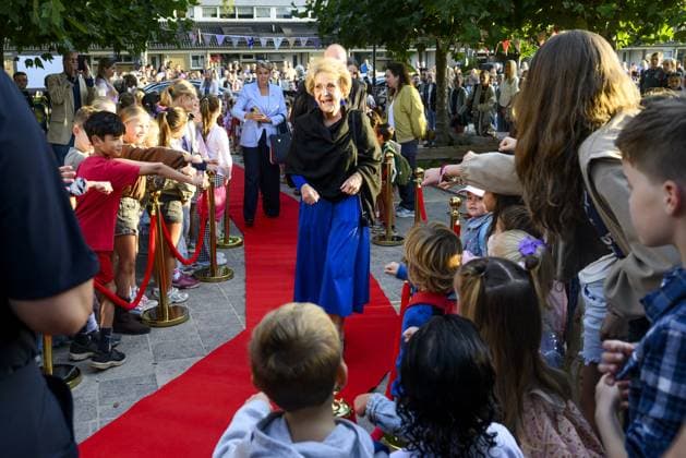 Princess Margriet Launches Children s Book Week - Apeldoorn Princess Margriet reads aloud during Children s Book Week at KBS Hertog van Gelre in Apeldoorn, Netherlands on September 30, 2026. After the opening of Children s Book Week, Princess Margriet reads to the pupils of group 6B. The theme of Children s Book Week is Spotlight on! . KBS Hertog van Gelre has approximately 370 pupils, divided into 16 groups. Photo by NLBeeld Patrick van Emst ABACAPRESS.COM Apeldoorn Netherlands  Copyright: xBrunoxPress ABACAx