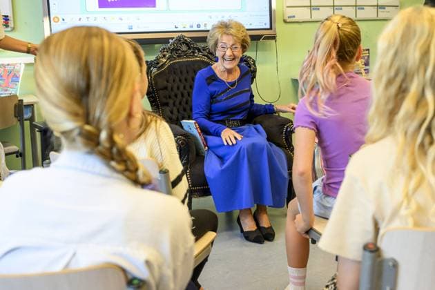 Princess Margriet Launches Children s Book Week - Apeldoorn Princess Margriet reads aloud during Children s Book Week at KBS Hertog van Gelre in Apeldoorn, Netherlands on September 30, 2026. After the opening of Children s Book Week, Princess Margriet reads to the pupils of group 6B. The theme of Children s Book Week is Spotlight on! . KBS Hertog van Gelre has approximately 370 pupils, divided into 16 groups. Photo by NLBeeld Patrick van Emst ABACAPRESS.COM Apeldoorn Netherlands  Copyright: xBrunoxPress ABACAx