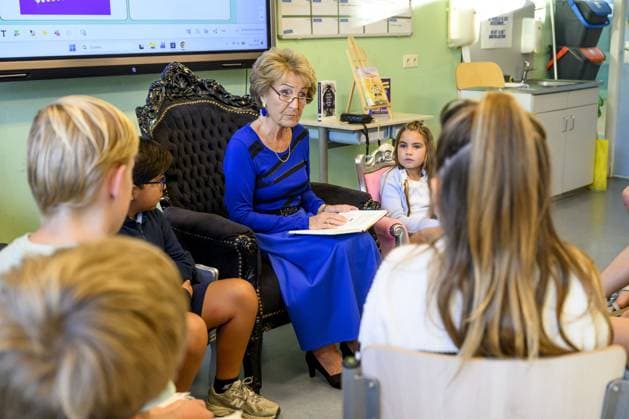 Princess Margriet Launches Children s Book Week - Apeldoorn Princess Margriet reads aloud during Children s Book Week at KBS Hertog van Gelre in Apeldoorn, Netherlands on September 30, 2026. After the opening of Children s Book Week, Princess Margriet reads to the pupils of group 6B. The theme of Children s Book Week is Spotlight on! . KBS Hertog van Gelre has approximately 370 pupils, divided into 16 groups. Photo by NLBeeld Patrick van Emst ABACAPRESS.COM Apeldoorn Netherlands  Copyright: xBrunoxPress ABACAx