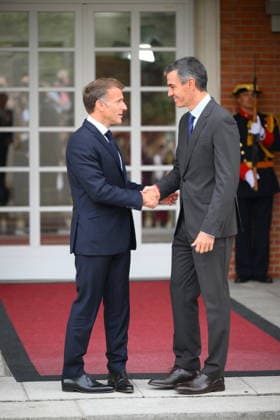 State Visit to Spain of French Presidential Couple - Meeting with Prime Minister French President Emmanuel Macron and Spanish Prime Minister Pedro Sanchez during a meeting at Moncloa Palace in Madrid, Spain on September 30, 2026. French Presidential couple pays a two-day state visit to Spain. Photo by Eliot Blondet ABACAPRESS.COM Madrid Spain  Copyright: xBlondetxEliot ABACAx