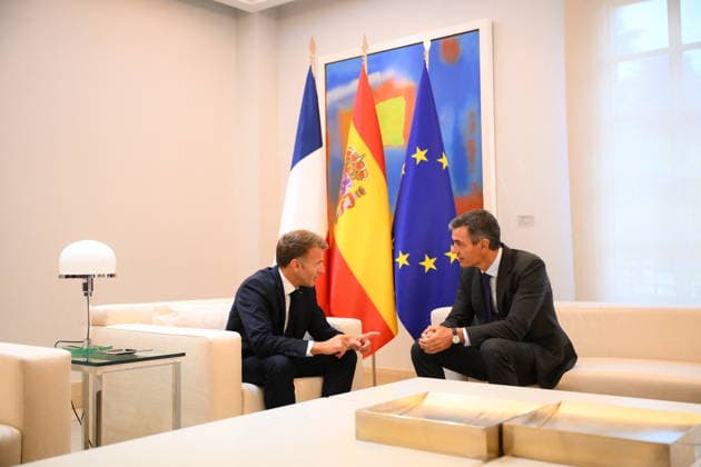 State Visit to Spain of French Presidential Couple - Meeting with Prime Minister French President Emmanuel Macron and Spanish Prime Minister Pedro Sanchez during a meeting at Moncloa Palace in Madrid, Spain on September 30, 2026. French Presidential couple pays a two-day state visit to Spain. Photo by Eliot Blondet ABACAPRESS.COM Madrid Spain  Copyright: xBlondetxEliot ABACAx