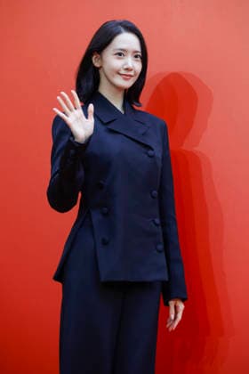South Korean celebrities attend Amorepacific exhibition in Seoul South Korean singer and actress Yoona poses during the opening of the Secret Garden, Crafted in Time exhibition by South Korea s leading cosmetics company Amorepacific in Seoul, South Korea, on September 30, 2026. Seoul South Korea  Copyright: xMatrixxImagesx xJungxUi-Chelx
