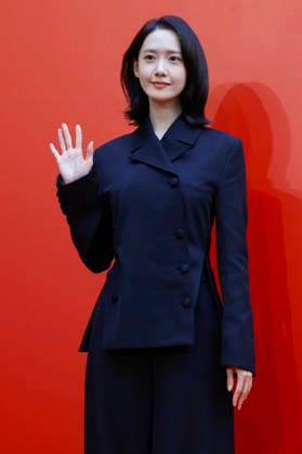 South Korean celebrities attend Amorepacific exhibition in Seoul South Korean singer and actress Yoona poses during the opening of the Secret Garden, Crafted in Time exhibition by South Korea s leading cosmetics company Amorepacific in Seoul, South Korea, on September 30, 2026. Seoul South Korea  Copyright: xMatrixxImagesx xJungxUi-Chelx