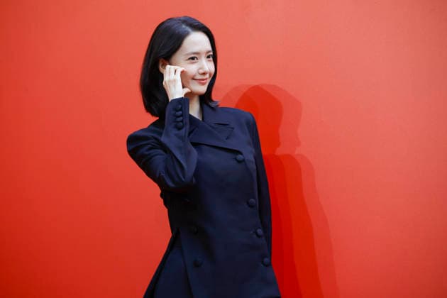South Korean celebrities attend Amorepacific exhibition in Seoul South Korean singer and actress Yoona poses during the opening of the Secret Garden, Crafted in Time exhibition by South Korea s leading cosmetics company Amorepacific in Seoul, South Korea, on September 30, 2026. Seoul South Korea  Copyright: xMatrixxImagesx xJungxUi-Chelx