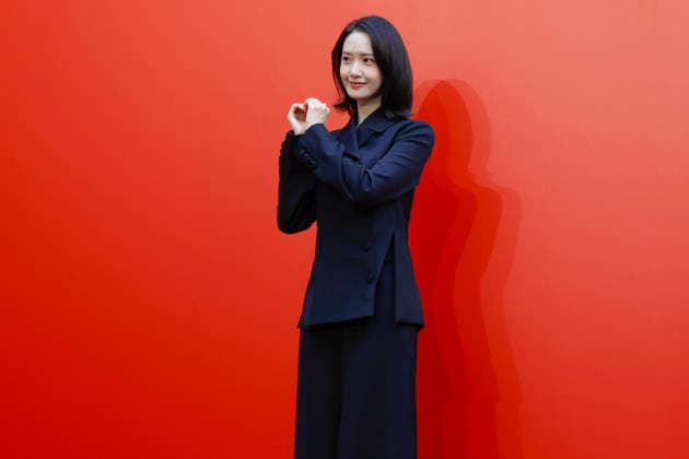 South Korean celebrities attend Amorepacific exhibition in Seoul South Korean singer and actress Yoona poses during the opening of the Secret Garden, Crafted in Time exhibition by South Korea s leading cosmetics company Amorepacific in Seoul, South Korea, on September 30, 2026. Seoul South Korea  Copyright: xMatrixxImagesx xJungxUi-Chelx