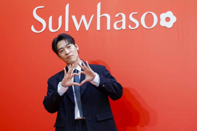 South Korean celebrities attend Amorepacific exhibition in Seoul Korean-American singer John Park poses during the opening of the Secret Garden, Crafted in Time exhibition by South Korea s leading cosmetics company Amorepacific in Seoul, South Korea, on September 30, 2026. Seoul South Korea  Copyright: xMatrixxImagesx xJungxUi-Chelx