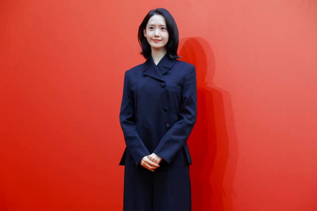South Korean celebrities attend Amorepacific exhibition in Seoul South Korean singer and actress Yoona poses during the opening of the Secret Garden, Crafted in Time exhibition by South Korea s leading cosmetics company Amorepacific in Seoul, South Korea, on September 30, 2026. Seoul South Korea  Copyright: xMatrixxImagesx xJungxUi-Chelx