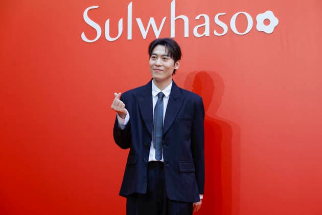 South Korean celebrities attend Amorepacific exhibition in Seoul Korean-American singer John Park poses during the opening of the Secret Garden, Crafted in Time exhibition by South Korea s leading cosmetics company Amorepacific in Seoul, South Korea, on September 30, 2026. Seoul South Korea  Copyright: xMatrixxImagesx xJungxUi-Chelx