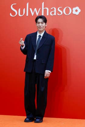 South Korean celebrities attend Amorepacific exhibition in Seoul Korean-American singer John Park poses during the opening of the Secret Garden, Crafted in Time exhibition by South Korea s leading cosmetics company Amorepacific in Seoul, South Korea, on September 30, 2026. Seoul South Korea  Copyright: xMatrixxImagesx xJungxUi-Chelx