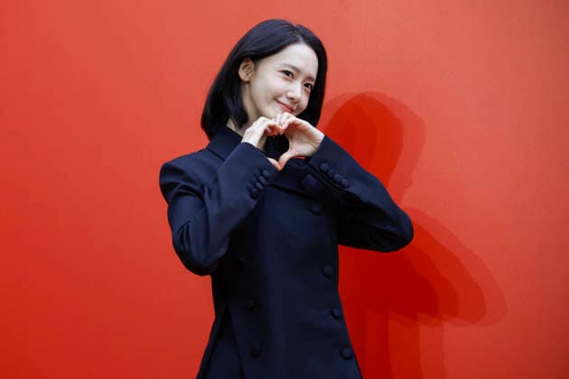 South Korean celebrities attend Amorepacific exhibition in Seoul South Korean singer and actress Yoona poses during the opening of the Secret Garden, Crafted in Time exhibition by South Korea s leading cosmetics company Amorepacific in Seoul, South Korea, on September 30, 2026. Seoul South Korea  Copyright: xMatrixxImagesx xJungxUi-Chelx