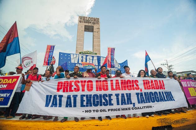 September 30, 2026, Quezon City, Quezon, Philippines: Hundreds of Filipinos took to the streets of Manila to support the Public Transportation Workers such as drivers and operators as they end their 2-day strike against rising fuel costs. The protest in Manila is one of the many protests and strikes happening across the country as oil prices continue to soar, days after the approved increase of fare in public transportaion. Quezon City Philippines - ZUMAy102 20260930_zip_y102_001 Copyright: xKenosisxYapx