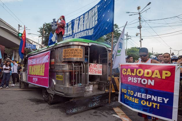 September 30, 2026, Quezon City, Quezon, Philippines: Hundreds of Filipinos took to the streets of Manila to support the Public Transportation Workers such as drivers and operators as they end their 2-day strike against rising fuel costs. The protest in Manila is one of the many protests and strikes happening across the country as oil prices continue to soar, days after the approved increase of fare in public transportaion. Quezon City Philippines - ZUMAy102 20260930_zip_y102_018 Copyright: xKenosisxYapx