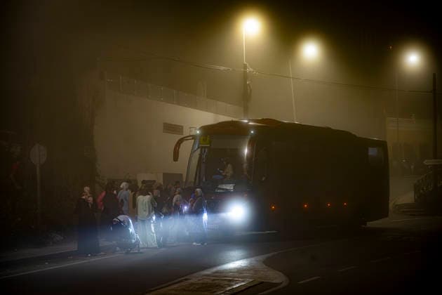 Police Begin the Process of Registering Migrants Camped Outside La Hípica in Ceuta Migrant families board a bus to begin the registration process outside the La Hípica Equestrian Center in Ceuta on September 30, 2026, in Ceuta, Spain. Police have begun the official registration and identification of migrant minors and adults who are camped out and waiting in the vicinity of the equestrian center. SEPTEMBER 30, 2026. PIXELATED. Ceuta, Spain.  Copyright: xMarcosxMorenox 7810382