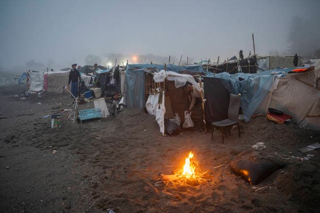 The illegal settlement at El Trampolín is not being cleared today. Migrants at the settlement on El Trampolín Beach, September 30, 2026, in Ceuta, Spain. Hundreds of migrants continue to live on El Trampolín Beach after the eviction of the settlement was postponed. SEPTEMBER 30, 2026 MIGRATION CRISIS Ceuta, Spain  Copyright: xMarcosxMorenox 7810430