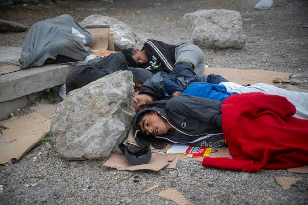 The illegal settlement at El Trampolín will not be cleared today. Migrants at the settlement on El Trampolín Beach, September 30, 2026, in Ceuta, Spain. Hundreds of migrants continue to live on El Trampolín Beach after the eviction of the settlement was postponed. SEPTEMBER 30, 2026 MIGRATION CRISIS Ceuta, Spain  Copyright: xMarcosxMorenox 7810437