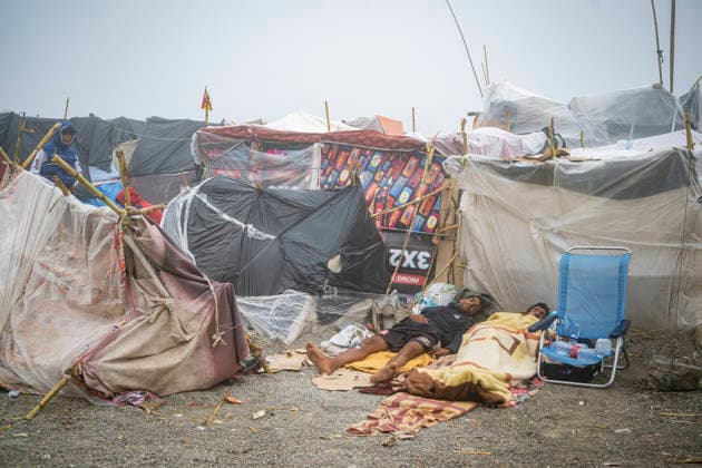 The illegal settlement at El Trampolín will not be cleared today. Migrants at the settlement on El Trampolín Beach, September 30, 2026, in Ceuta, Spain. Hundreds of migrants continue to live on El Trampolín Beach after the eviction of the settlement was postponed. SEPTEMBER 30, 2026 MIGRATION CRISIS Ceuta, Spain  Copyright: xMarcosxMorenox 7810440