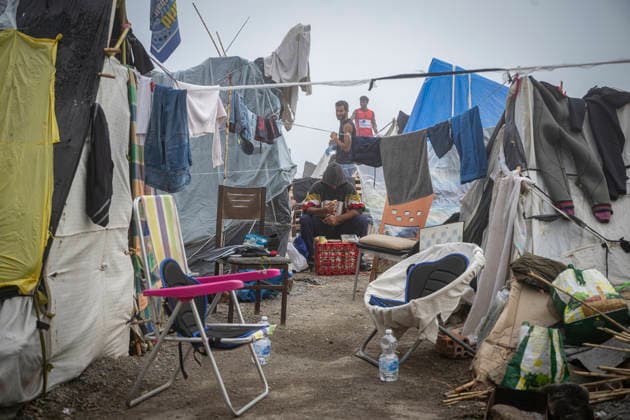The illegal settlement at El Trampolín will not be cleared today. Migrants at the settlement on El Trampolín Beach, September 30, 2026, in Ceuta, Spain. Hundreds of migrants continue to live on El Trampolín Beach after the eviction of the settlement was postponed. SEPTEMBER 30, 2026 MIGRATION CRISIS Ceuta, Spain  Copyright: xMarcosxMorenox 7810445
