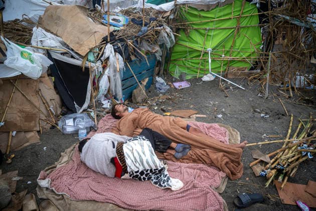 The illegal settlement at El Trampolín will not be cleared today. Migrants at the settlement on El Trampolín Beach, September 30, 2026, in Ceuta, Spain. Hundreds of migrants continue to live on El Trampolín Beach after the eviction of the settlement was postponed. SEPTEMBER 30, 2026 MIGRATION CRISIS Ceuta, Spain  Copyright: xMarcosxMorenox 7810434
