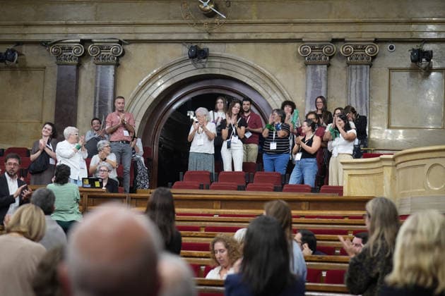 The General Policy Debate Continues in the Parliament of Catalonia Representatives of organizations supporting the right to abortion during the General Policy Debate in the Parliament of Catalonia on September 30, 2026, in Barcelona, Catalonia, Spain. The Parliament is entering the second day of the General Policy Debate, during which discussions will continue on proposals regarding housing, regional financing, and the management of education. SEPTEMBER 30, 2026, Spain  Copyright: xDavidxZorrakinox 7810478