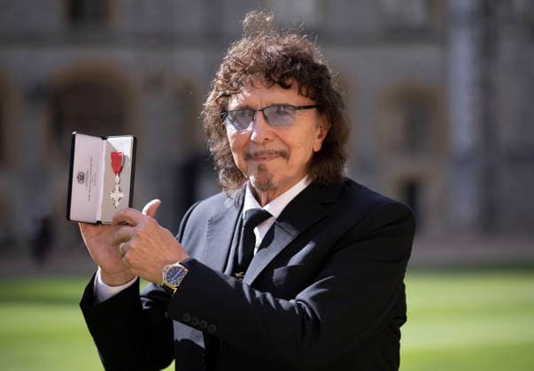 . 30 09 2026. Windsor , United Kingdom. Tony Iommi, musician and co -founder of Black Sabbath, with his MBE, after an Investiture at Windsor Castle, United Kingdom.  xStephenxLockx xi-Imagesx IIM-27034-0001