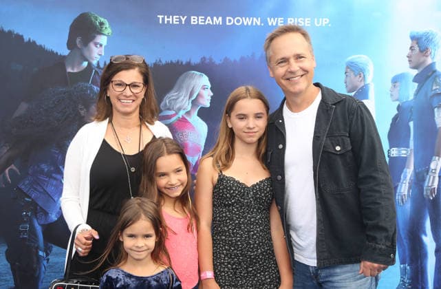 **FILE PHOTO** Chad Lowe™s Daughter, Fiona Lowe has Passed Away at 13. LOS ANGELES, CA - JULY 9: Kim Painter, Nixie Barbara Lowe, Fiona Helper Lowe, Kim Lowe and Mabel Painter Lowe and Chad Lowe at the Disney+ Original Movie Zombies 3 Los Angeles Premiere at the Barker Hangar in Los Angeles, California on July 9, 2022. Copyright: xFayexSadoux