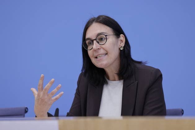 Prof. Dr. Marion Reiser, Institute for Political Science and KomRex Center for Research on Right-Wing Extremism, Democracy Education, and Social Integration, Friedrich Schiller University of Jena, Germany; Berlin, Federal Press Conference; Topic: Report by the Federal Government Commissioner for Eastern Germany