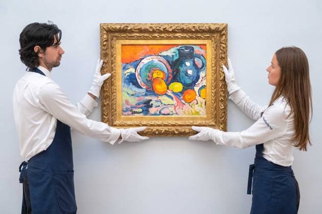 September 30, 2026, London, England, United Kingdom: Maurice de Vlaminck s Nature morte a la cruche bleue , estimated at USD 2-3 million, is held by staff during a preview of the Blaquier-Arrieta Collection at Sotheby s in London, Britain, September 30, 2026. The collection of 12 largely unseen Impressionist and Modern works will be offered at auction in New York in November. London United Kingdom - ZUMAk172 20260930_zip_k172_010 Copyright: xThomasxKrychx