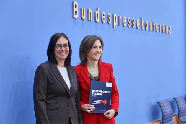 Berlin, Germany, September 30, 2026 Federal Press Conference Report by Marion Reiser, Federal Government Commissioner for Eastern Germany, Institute for Political Science and Center for Research on Right-Wing Extremism, Democracy Education, and Social Integration (KomRex), Friedrich Schiller University of Jena, and Minister of State Elisa Copyright: xdtsxNachrichtenagenturx dts_136849